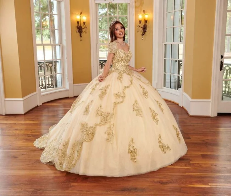 Quinceañera Style image 2